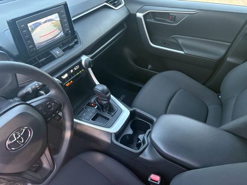 Used 2019 Toyota RAV4 LE image 16