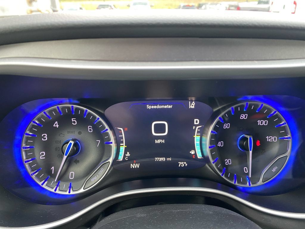 Used 2024 Chrysler Pacifica Touring-L FWD image 41