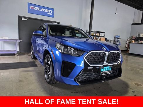 Used 2025 BMW X2 xDrive28i AWD/4WD image 3