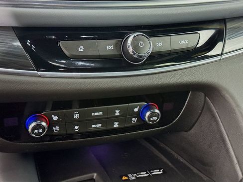 Used 2024 Buick Enclave Premium image 20
