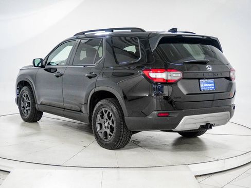 Used 2025 Honda Pilot TrailSport image 6