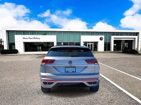 Certified 2022 Volkswagen Atlas Cross Sport SEL R-Line image 7