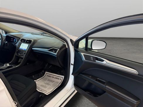 Used 2020 Ford Fusion SE FWD image 19