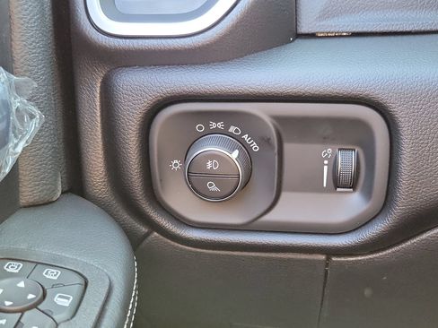 New 2026 RAM 2500 Big Horn AWD/4WD image 6