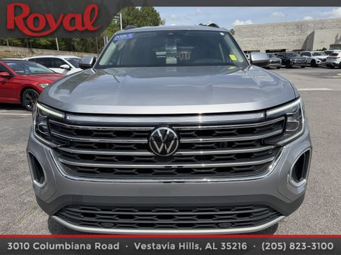 Certified 2024 Volkswagen Atlas SE image 2