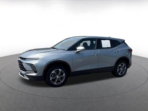 Used 2025 Chevrolet Blazer LT FWD image 6