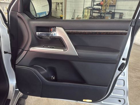 Used 2013 Toyota Land Cruiser AWD/4WD image 63