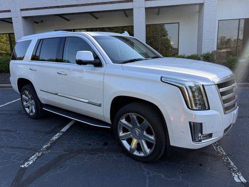 Used 2018 Cadillac Escalade Luxury image 8