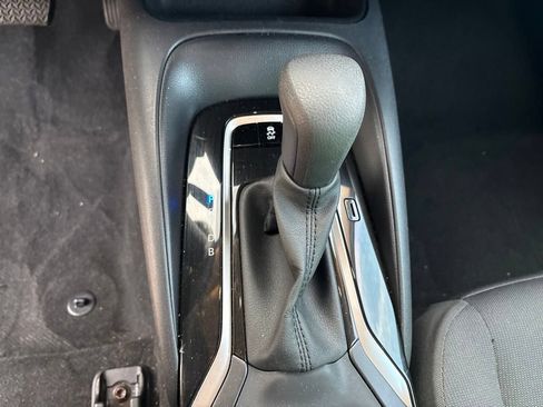 Used 2025 Toyota Corolla LE FWD image 18