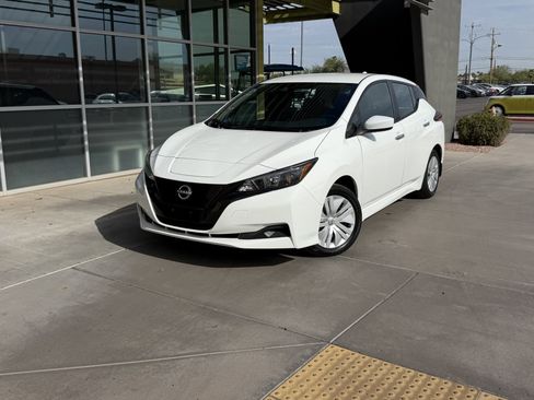 Used 2025 Nissan Leaf S FWD image 2