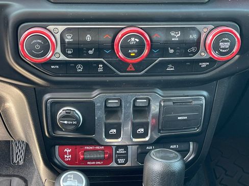 Used 2023 Jeep Wrangler Rubicon w/ Cold Weather Group AWD/4WD image 23