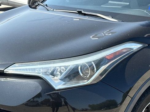 Used 2018 Toyota C-HR XLE FWD image 4