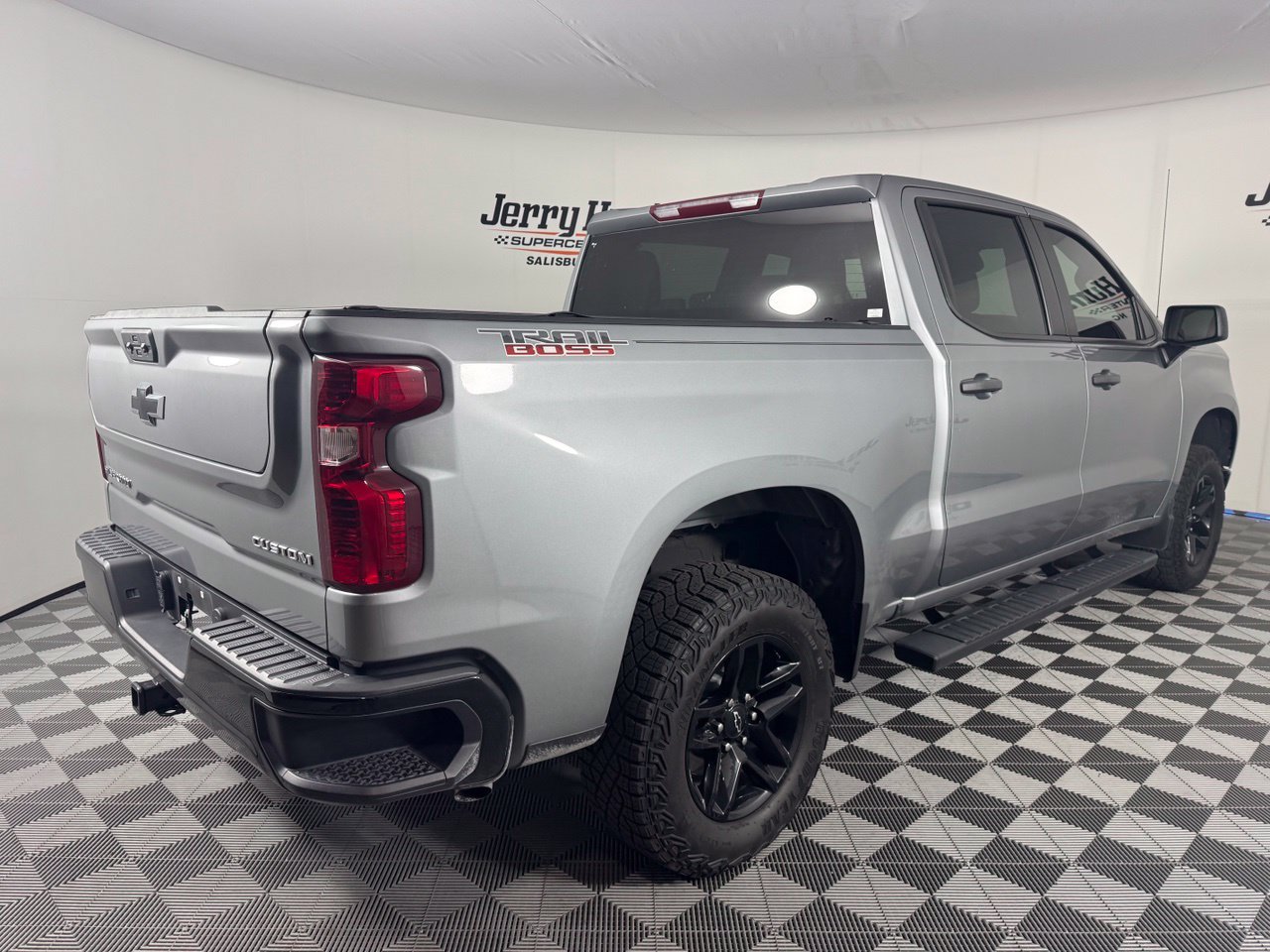 Used 2024 Chevrolet Silverado 1500 Custom Trail Boss AWD/4WD image 5