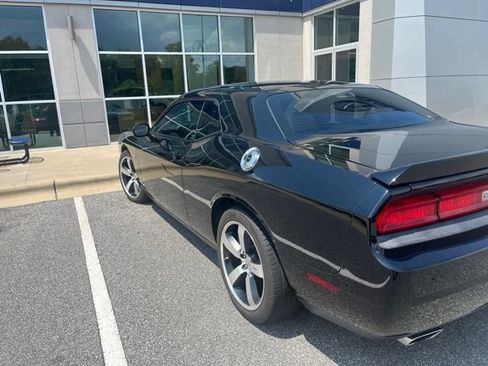 Used 2012 Dodge Challenger SRT8 w/ Premium Sound Group RWD image 4