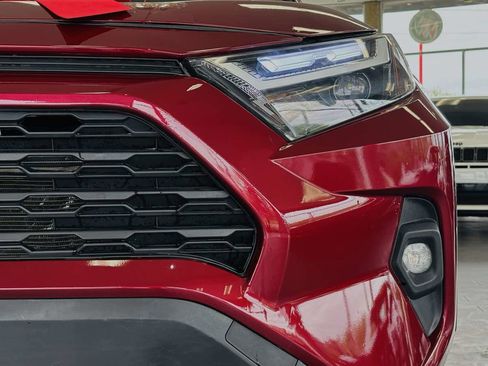 Used 2022 Toyota RAV4 XLE Premium AWD/4WD image 5
