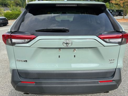 Used 2021 Toyota RAV4 XLE w/ Convenience Package AWD/4WD image 18