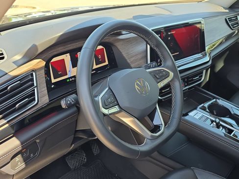 Used 2024 Volkswagen Atlas SEL AWD/4WD image 13