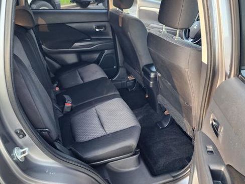 Used 2014 Mitsubishi Outlander SE FWD image 16