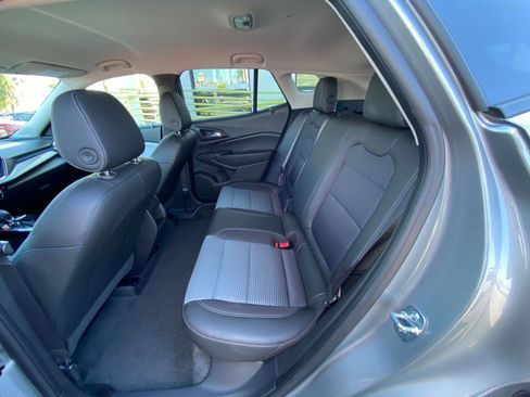 Used 2025 Chevrolet Trax LT image 24