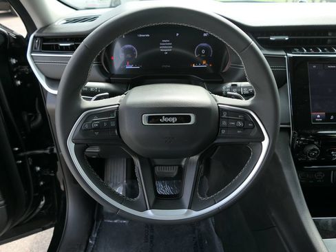 Used 2023 Jeep Grand Cherokee L Laredo AWD/4WD image 16