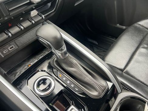 Used 2023 Chevrolet Colorado LT w/ LT Convenience Package II image 18