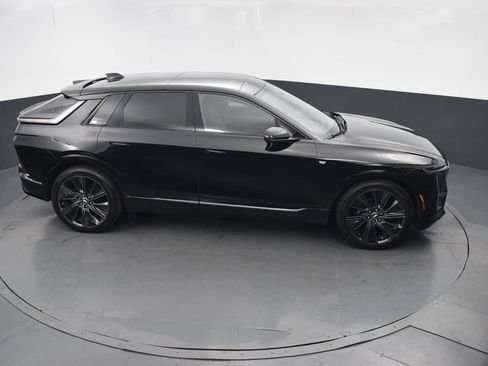 New 2026 Cadillac Lyriq Signature Sport w/ LPO, Floor Liner Package AWD/4WD image 45