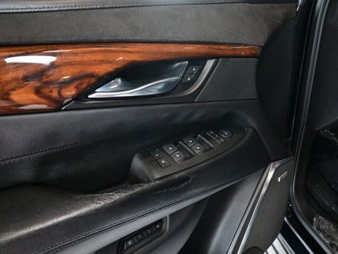 Used 2015 Cadillac Escalade Luxury AWD/4WD image 17
