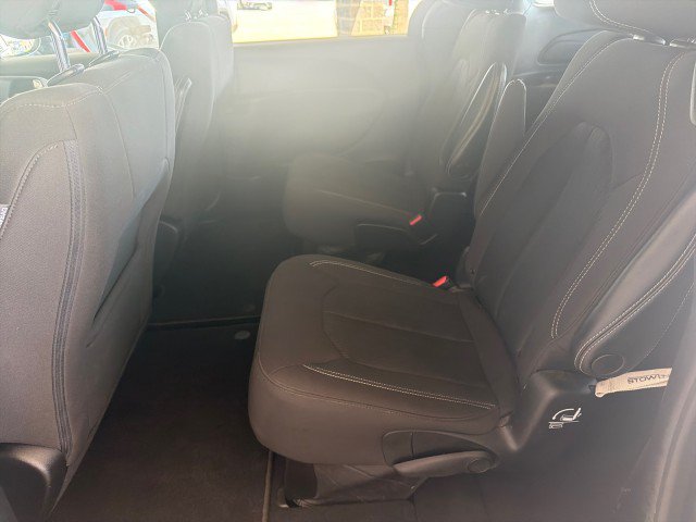 Used 2023 Chrysler Pacifica Touring FWD image 29