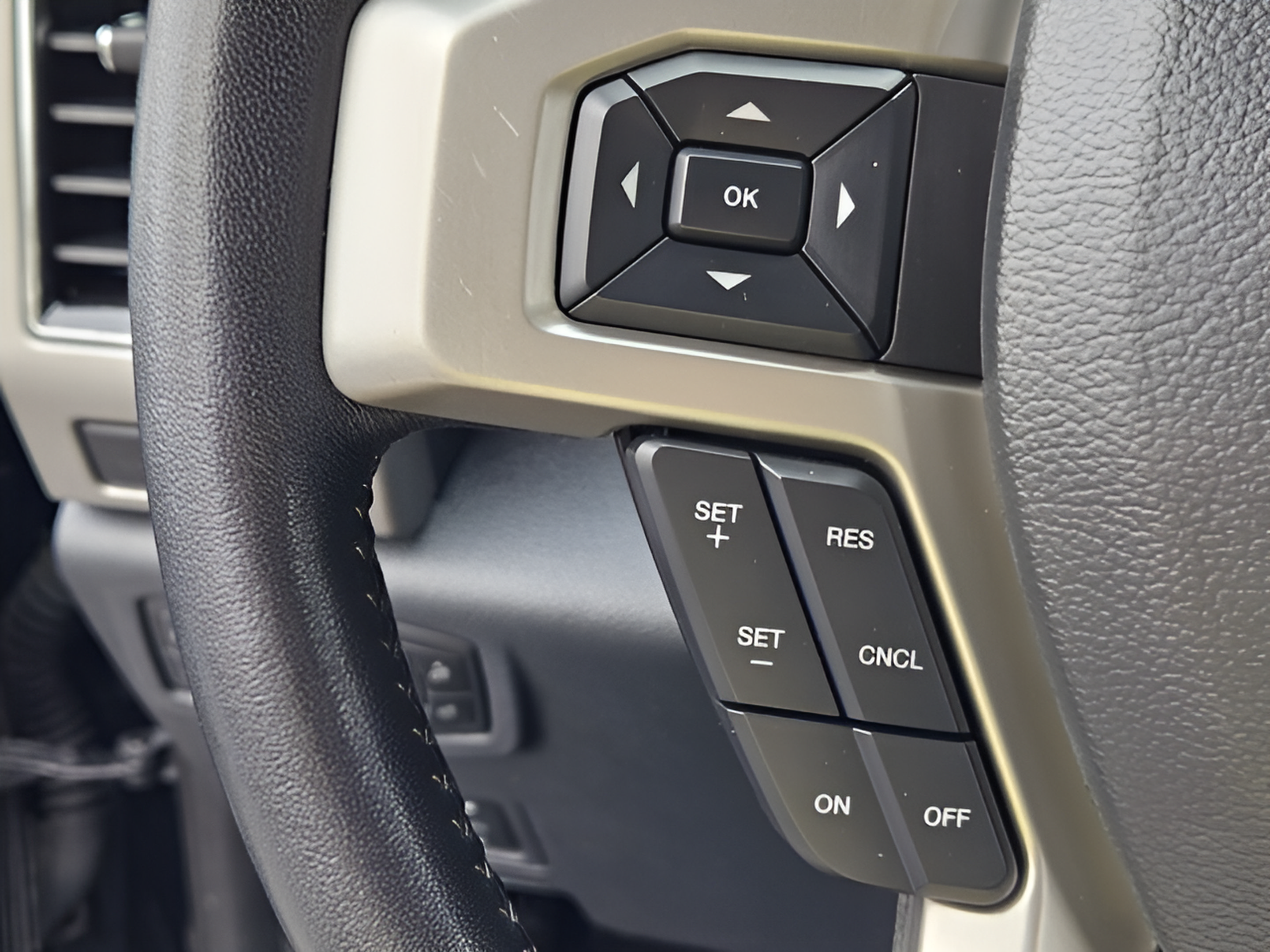 Used 2022 Ford F250 Lariat w/ Lariat Ultimate Package AWD/4WD image 24