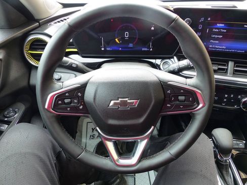Used 2025 Chevrolet Trax ACTIV w/ Sunroof Package FWD image 23