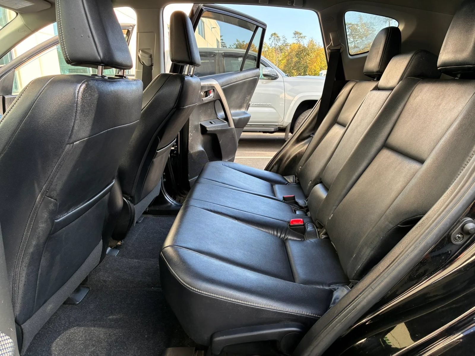 Used 2015 Toyota RAV4 Limited w/ Technology Package AWD/4WD image 30
