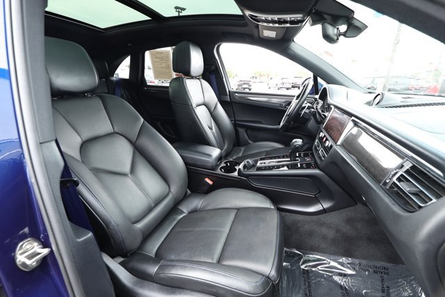 Used 2022 Porsche Macan AWD/4WD image 34