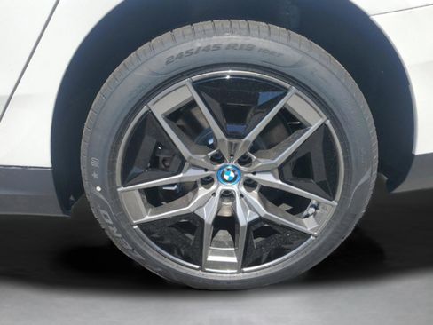 Used 2025 BMW i5 eDrive40i w/ Premium Package image 10