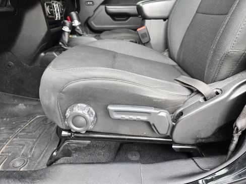 Used 2019 Jeep Wrangler Unlimited Sport S AWD/4WD image 16