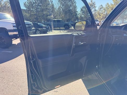 Used 2020 Toyota 4Runner TRD Off-Road Premium image 11