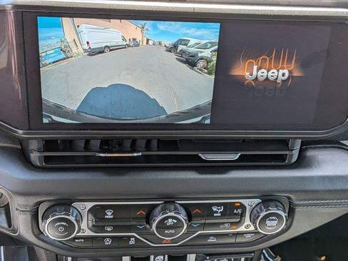 Used 2025 Jeep Wrangler Unlimited Rubicon image 18