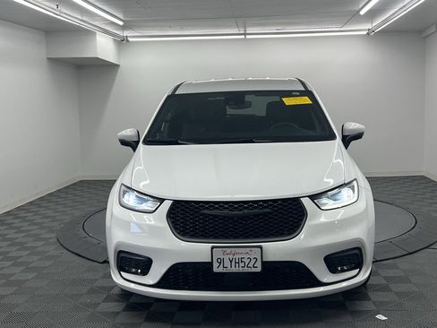 Used 2023 Chrysler Pacifica Touring-L w/ S Appearance Package image 5