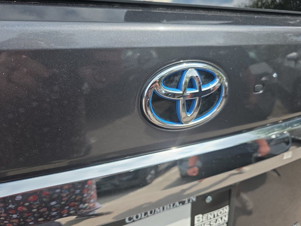 Used 2023 Toyota Sequoia Limited w/ Tow Technology Package AWD/4WD image 38