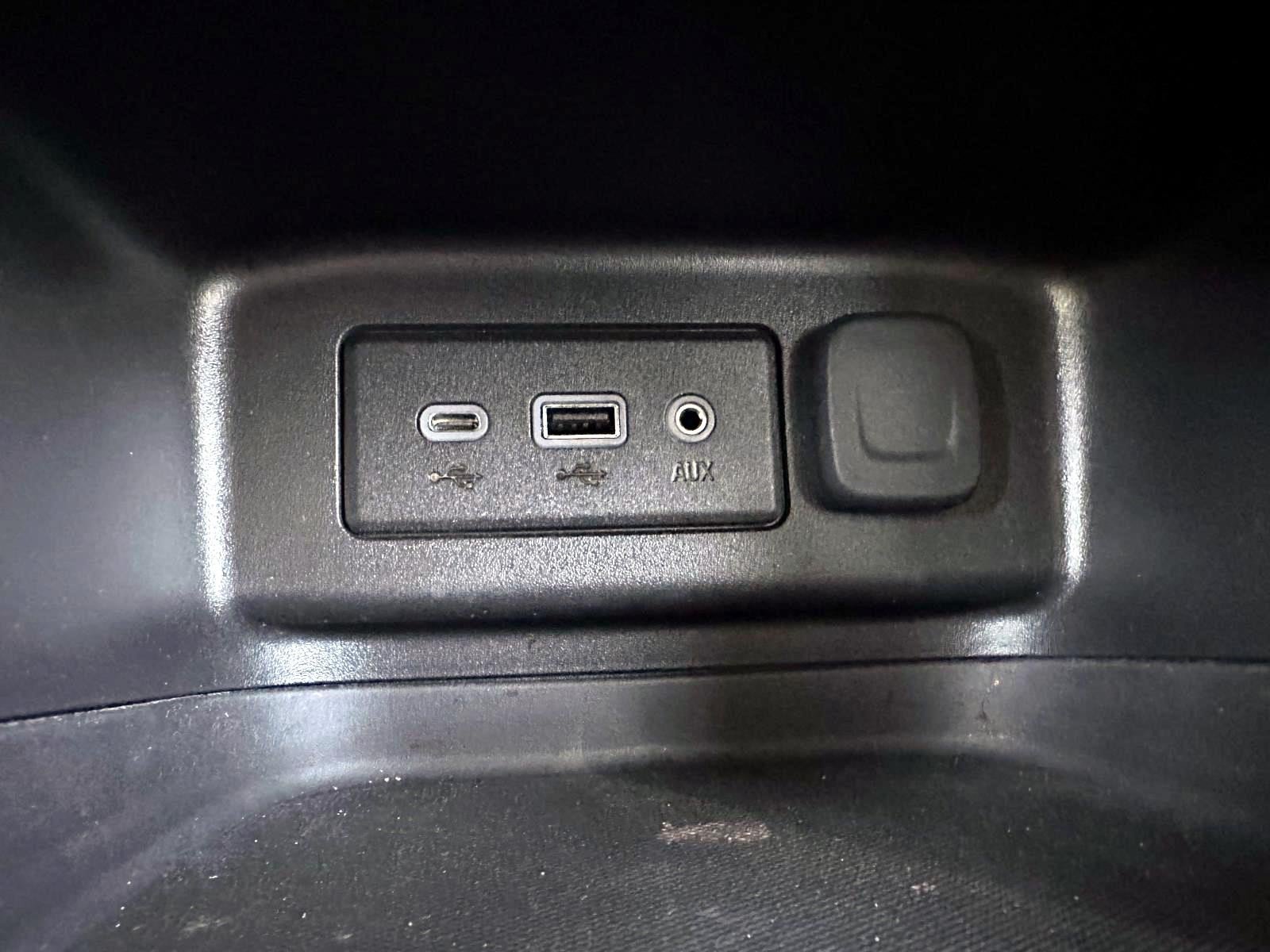 Used 2023 Chevrolet Equinox LS w/ LS Convenience Package AWD/4WD image 24