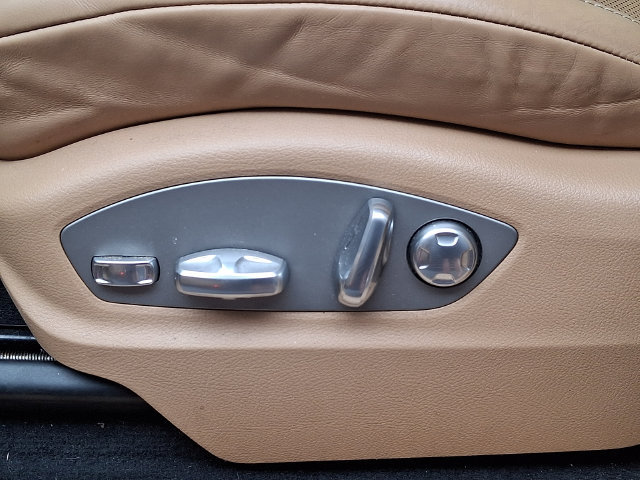 Certified 2018 Porsche Macan AWD/4WD image 17