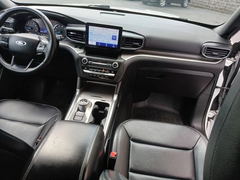 Used 2020 Ford Explorer XLT w/ Equipment Group 202A AWD/4WD image 11