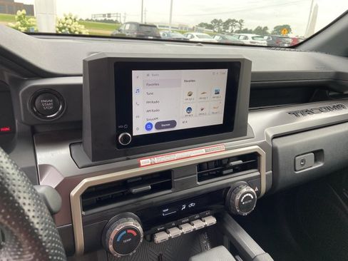 Used 2025 Toyota Tacoma SR5 AWD/4WD image 37
