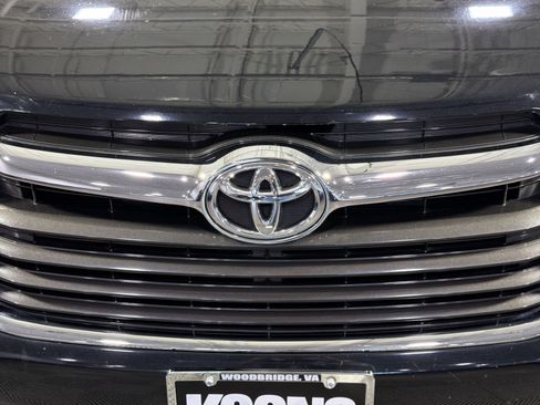 Used 2016 Toyota Highlander XLE AWD/4WD image 12