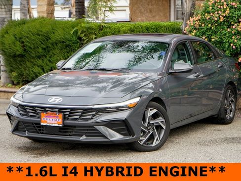 Used 2025 Hyundai Elantra Limited image 3