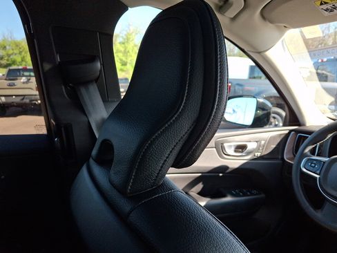 Used 2024 Volvo XC60 B5 Plus w/ Climate Package AWD/4WD image 13