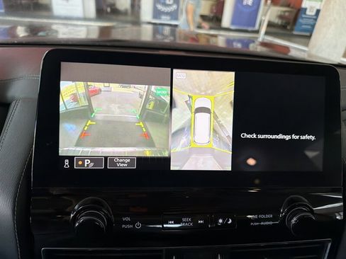 Used 2024 INFINITI QX80 Luxe image 17