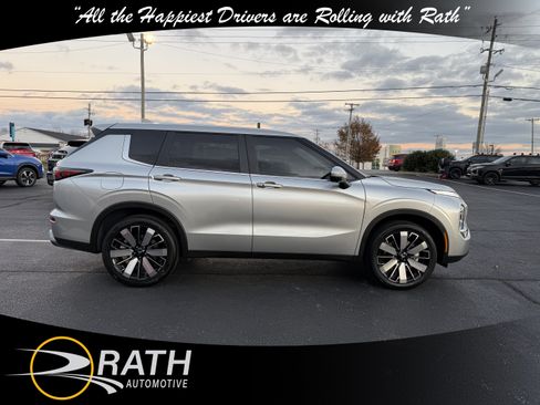 New 2025 Mitsubishi Outlander SE image 10