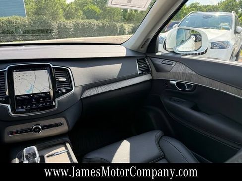 Used 2024 Volvo XC90 B6 Ultimate AWD/4WD image 17