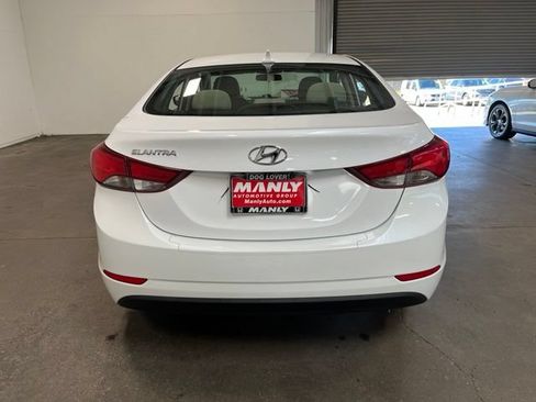 Used 2015 Hyundai Elantra SE w/ Option Group 02 FWD image 4