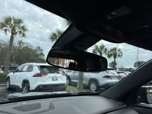 Used 2023 Chevrolet Traverse LT image 27